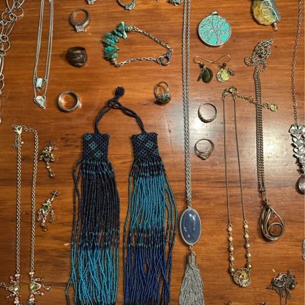 LOT of Jewelry (42 pieces) - Picture 3 of 10
